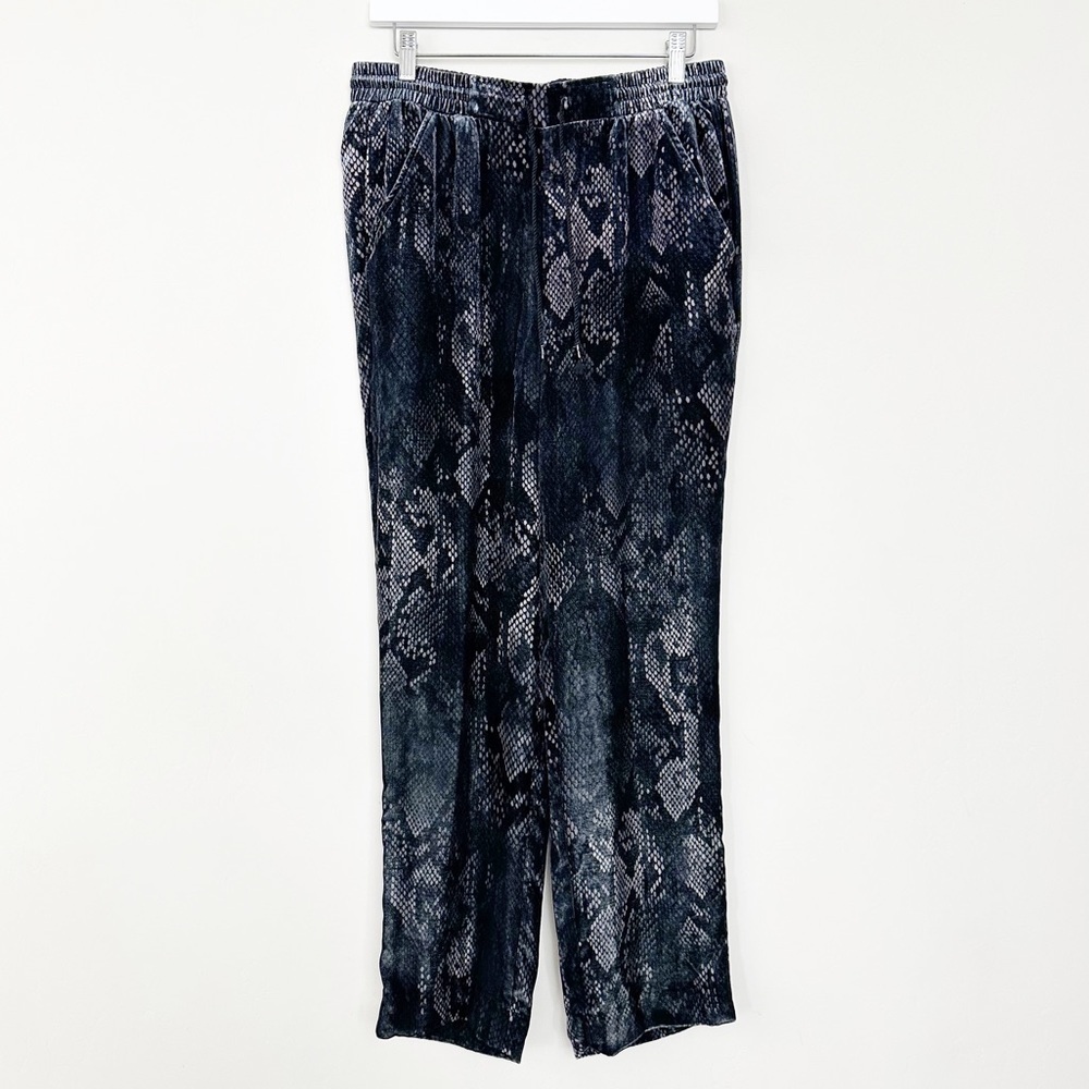 go by GO SILK go velvet everyday pant Printed Snakeskin
